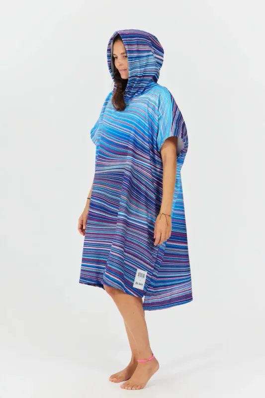Poncho Artist Series - Kai & Sunny - Leveres med matchende totebag